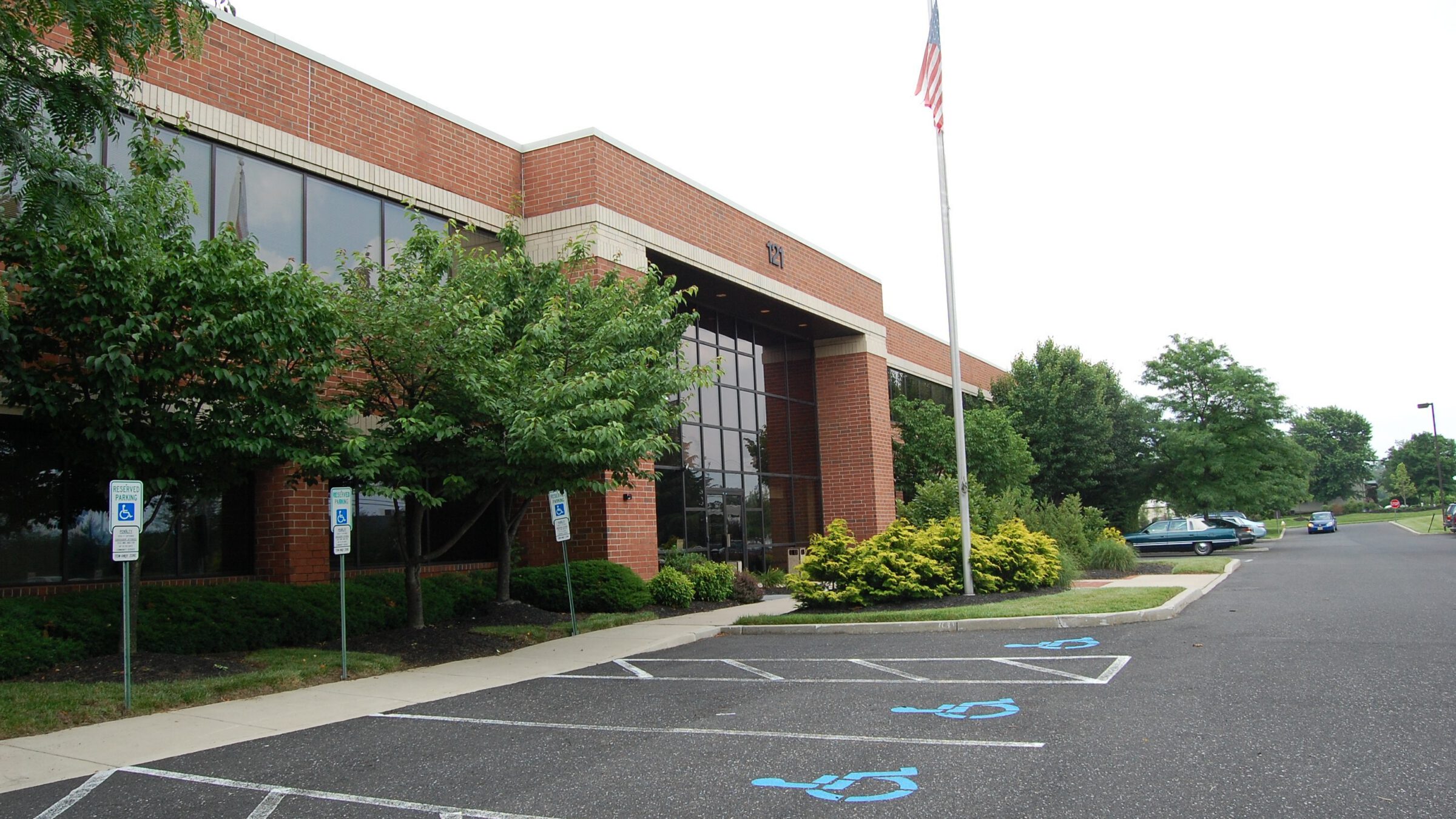 Lease office, warehouse and assembly in Moorestown, NJ